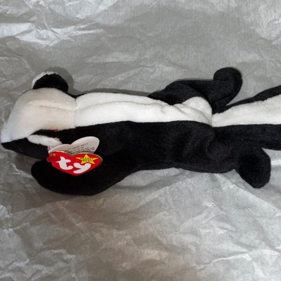 STINKY | Vtg Ty Original Beanie Baby 1995 Stinky the Skunk - Picture 5 of 9